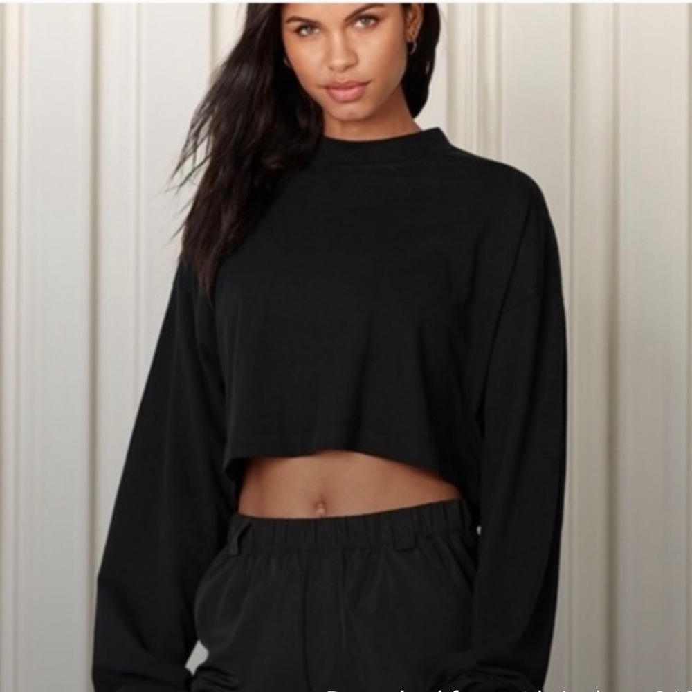 Alo yoga it girl black top
